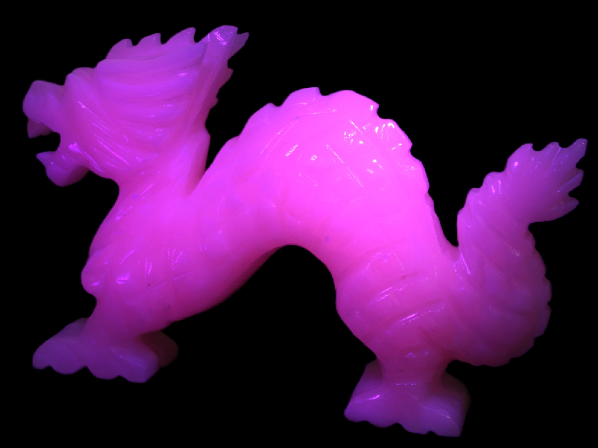 Mangano Calcite hand-carved Dragon 907g Rocks and Things