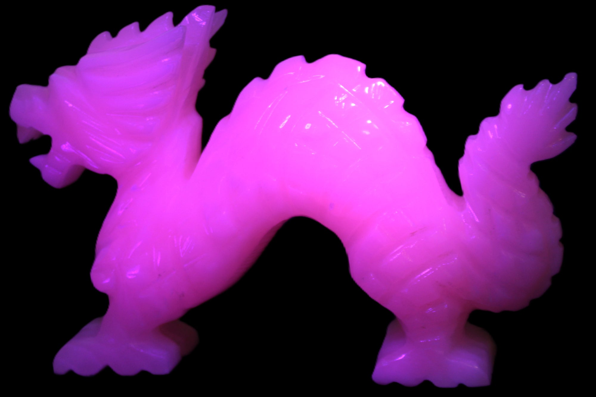 Mangano Calcite hand-carved Dragon 907g Rocks and Things