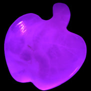 Mangano Calcite apple 37.8g in UV light