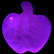 Mangano Calcite apple 37.8g in UV light