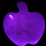 Mangano Calcite apple 37.8g in UV light