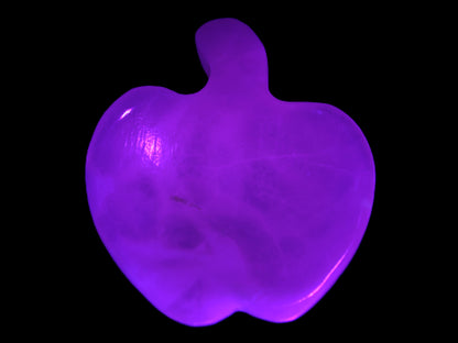 Mangano Calcite apple 37.8g in UV light