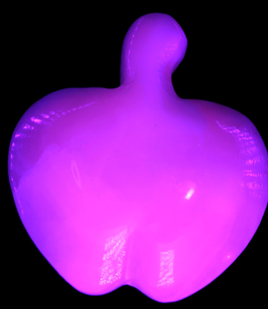 Mangano Calcite apple 62-68g in UV light