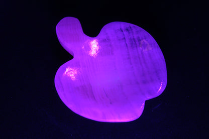 Mangano Calcite apple 50-59g in UV light