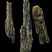 Long blade Epidote 3 crystals 69.7ct  13.9g in sunshine - Rocks and Things Store