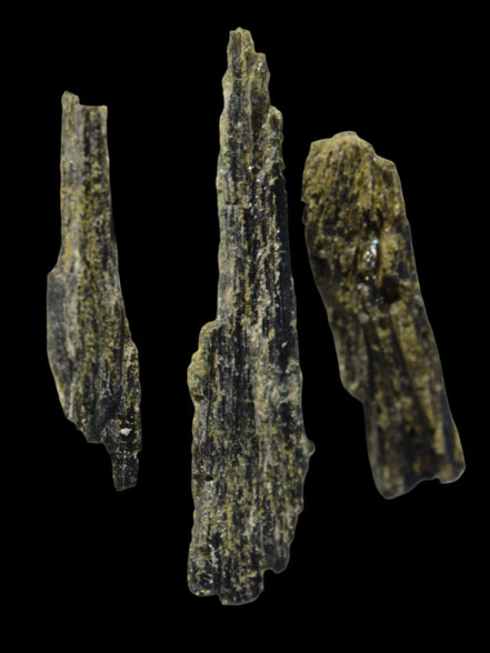 Long blade Epidote 3 crystals 69.7ct  13.9g in sunshine - Rocks and Things Store