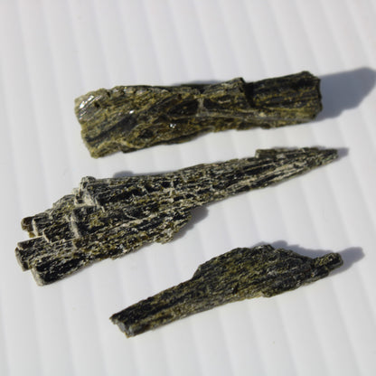 Long blade Epidote 3 crystals 69.7ct  13.9g Rocks and Things