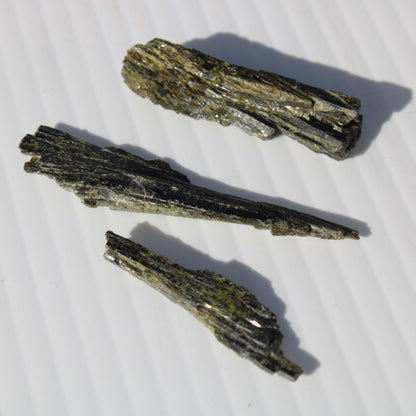 Long blade Epidote 3 crystals 69.7ct  13.9g Rocks and Things