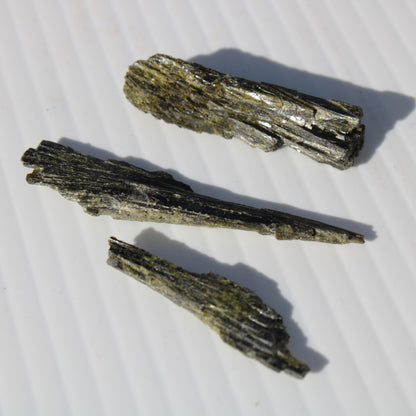 Long blade Epidote 3 crystals 69.7ct  13.9g Rocks and Things