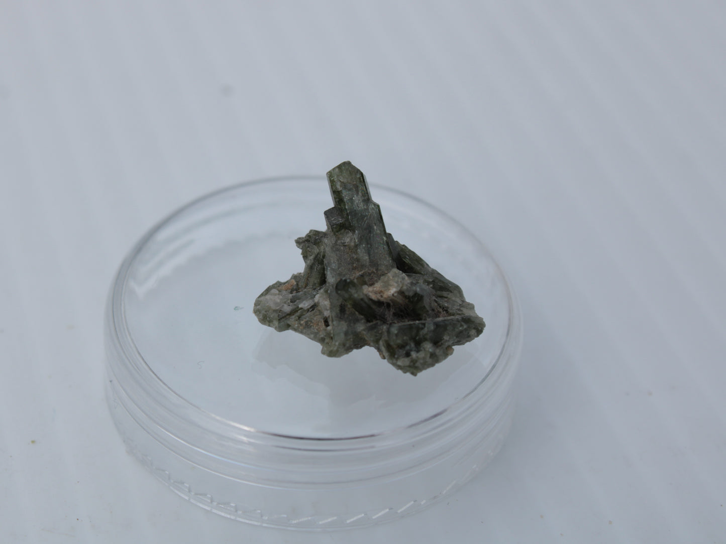 Tiny green Epidote cluster 11ct 2.2g Rocks and Things