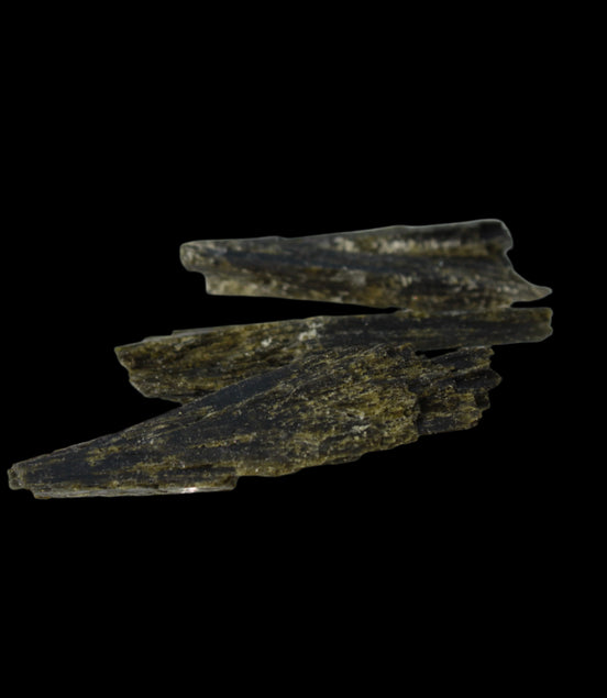 Epidote 3 crystals 30-38mm  33.9ct  6.8g in sunshine - Rocks and Things Store