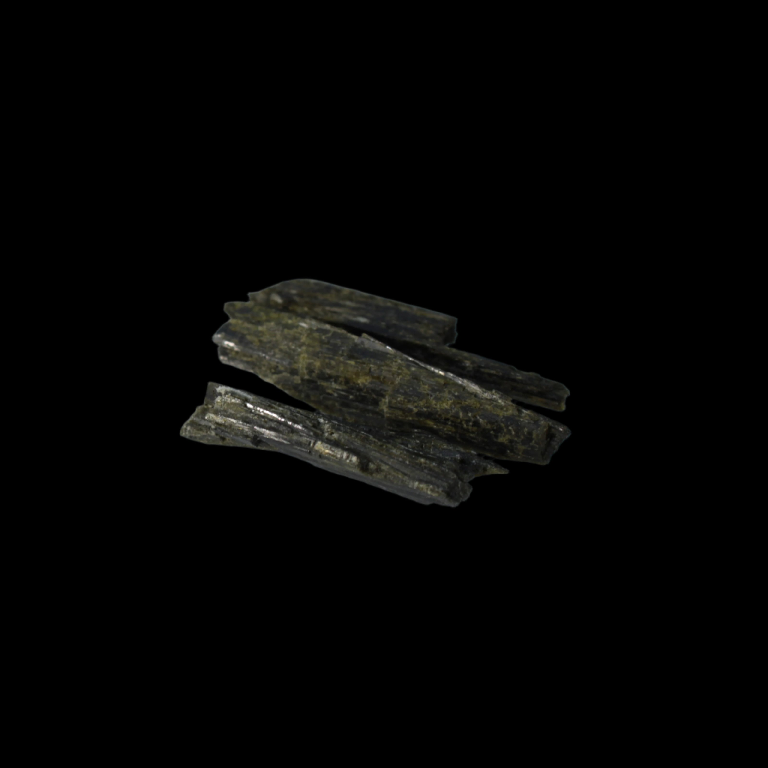 Epidote 3 crystals 30-38mm 33.9ct  6.8g in sunlight - Rocks and Things Store
