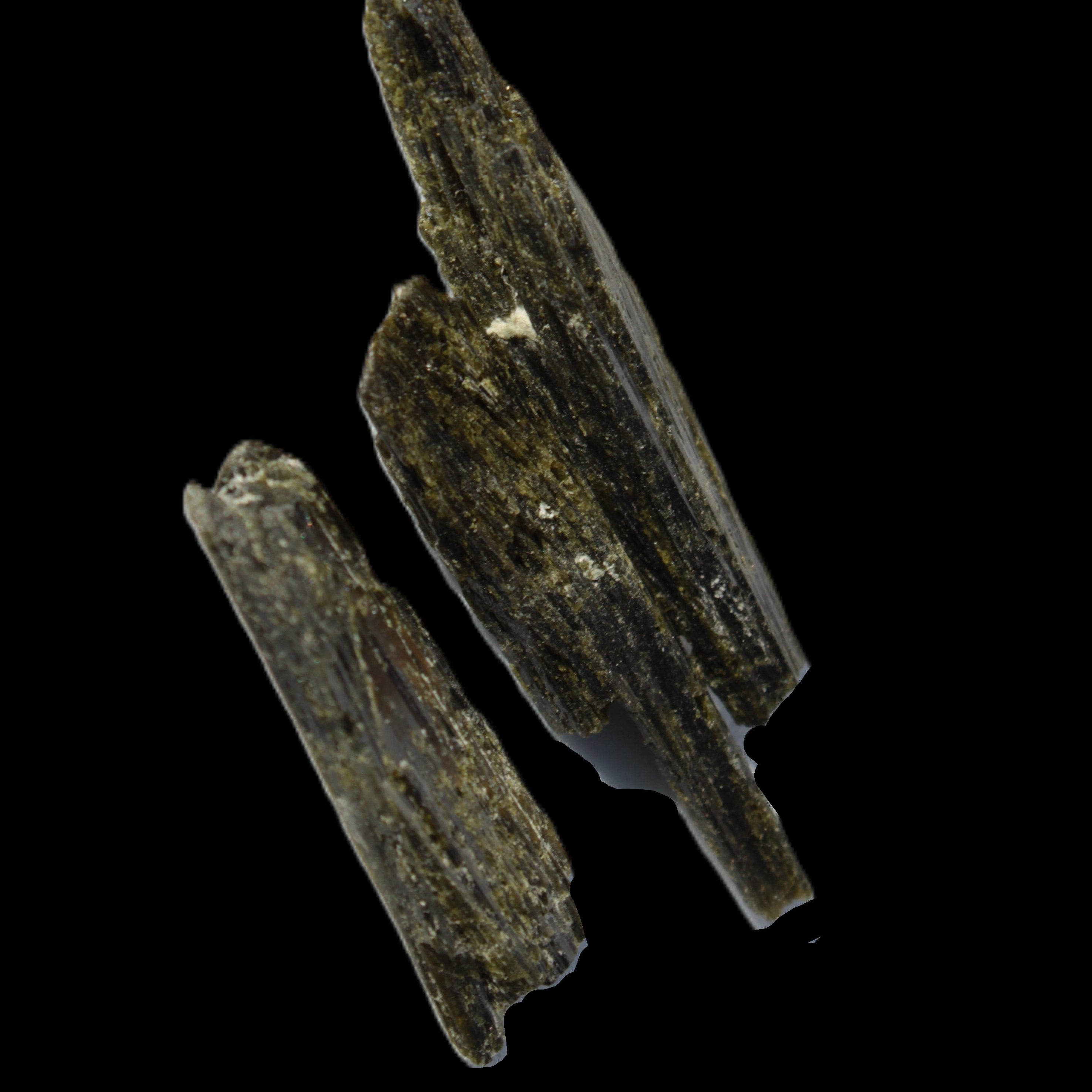 Epidote 3 crystals 30-38mm 33.9ct  6.8g in sunlight - Rocks and Things Store