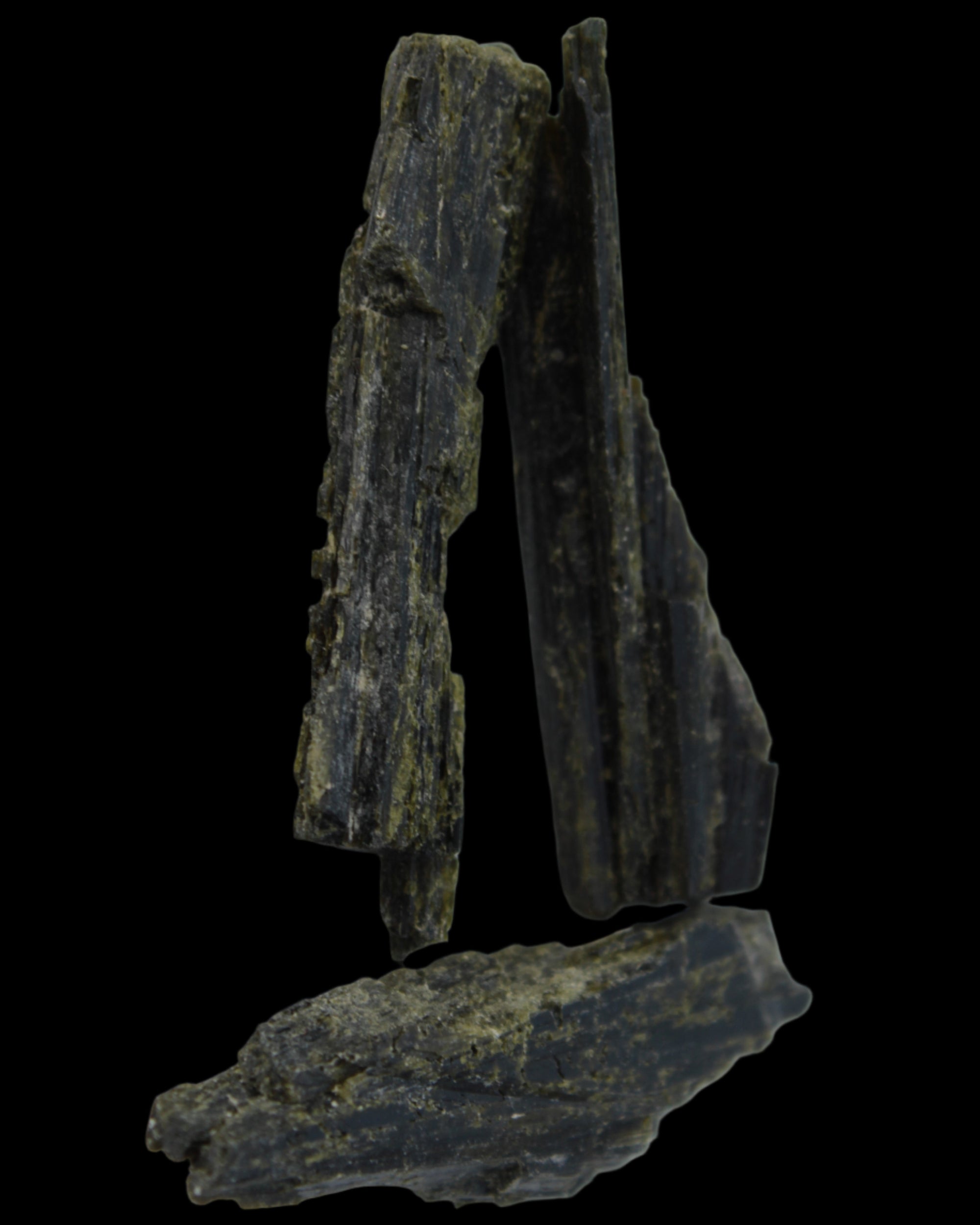 Epidote 3 crystals 38mm 47.1ct 9.4g in sunlight - Rocks and Things Store