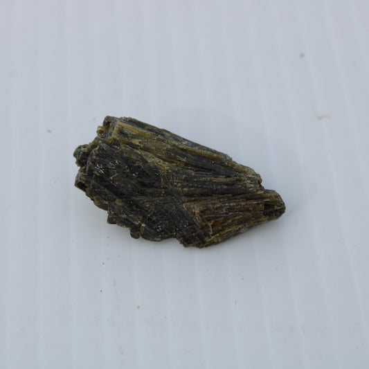 Epidote crystal 46.5ct 9.3g Rocks and Things