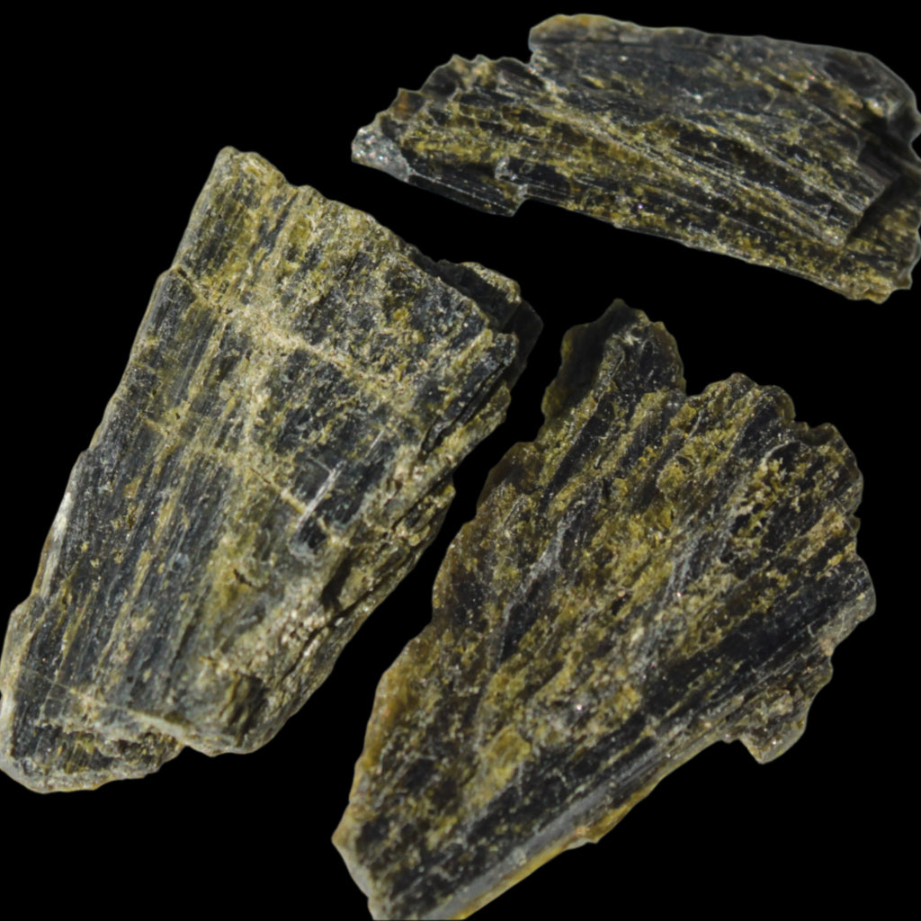 Epidote 3 crystals 52ct 10g in sunshine - Rocks and Things Store