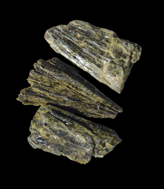 Epidote 3 crystals 52ct 10g in sunshine - Rocks and Things Store