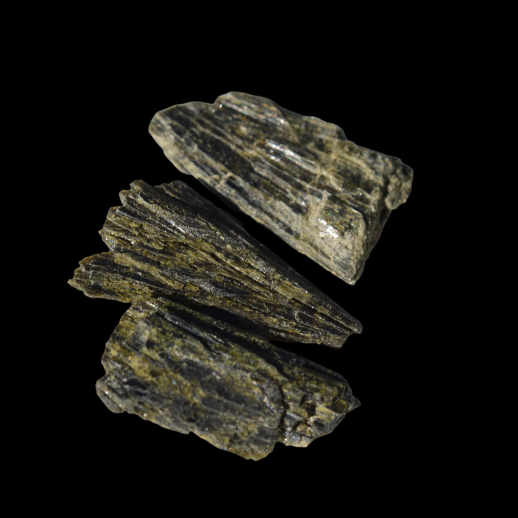 Epidote 3 crystals 52ct 10g in sunshine - Rocks and Things Store