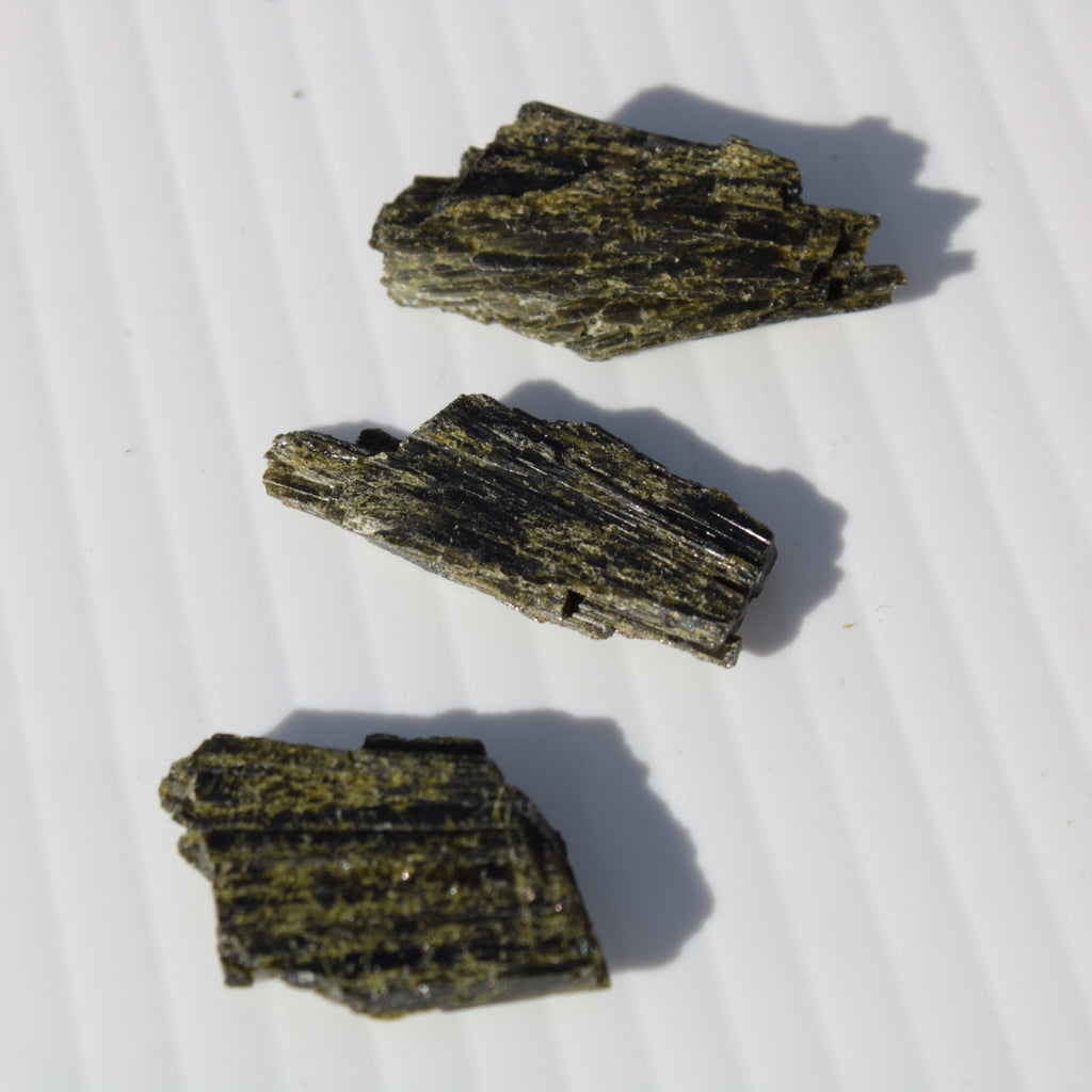 Epidote 3 crystals 52ct 10g Rocks and Things