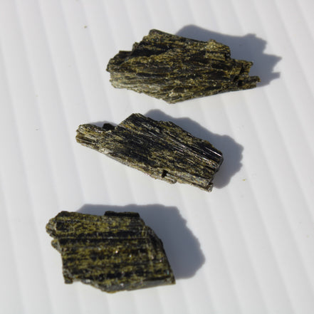 Epidote 3 crystals 52ct 10g Rocks and Things