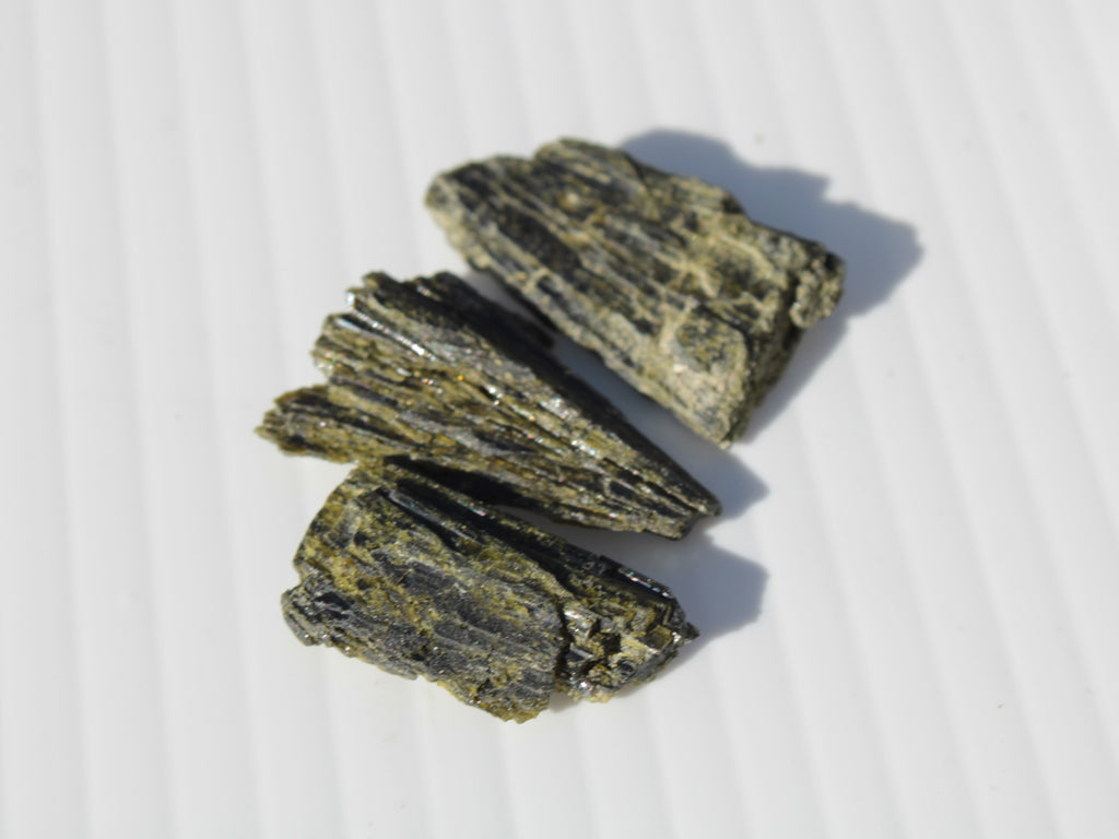 Epidote 3 crystals 52ct 10g Rocks and Things