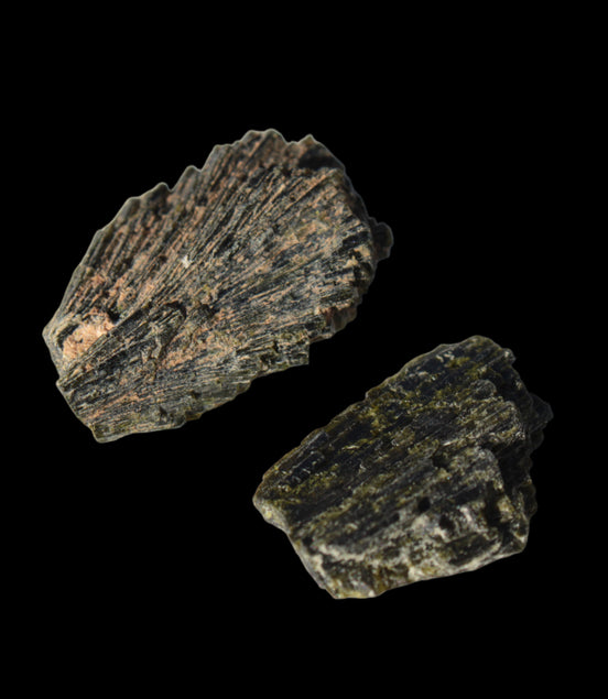 Epidote 2 crystals 35/39ct 7g in sunshine - Rocks and Things Store