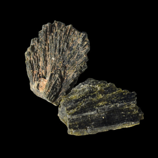 Epidote 2 crystals 35/39ct 7g in sunshine - Rocks and Things Store