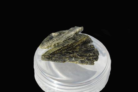 Epidote 3 crystals 24/25ct 5g Rocks and Things