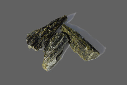 Epidote 3 crystals 24/25ct 5g Rocks and Things