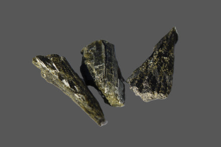 Epidote 3 crystals 24/25ct 5g Rocks and Things
