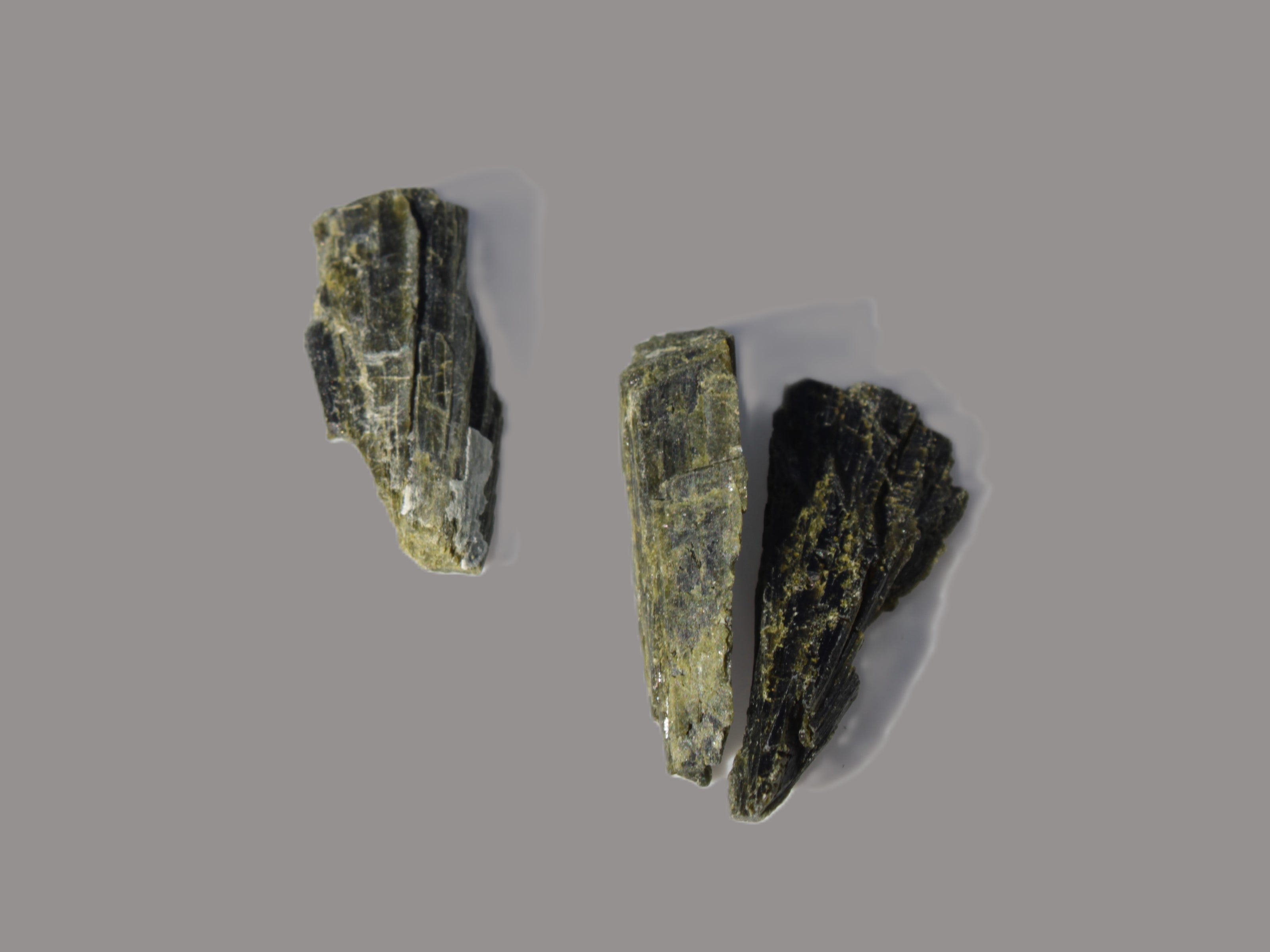 Epidote 3 crystals 24/25ct 5g Rocks and Things