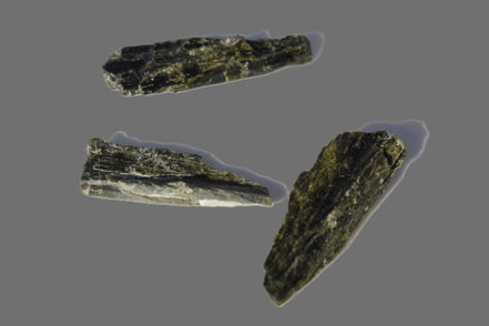 Epidote 3 crystals 24/25ct 5g Rocks and Things
