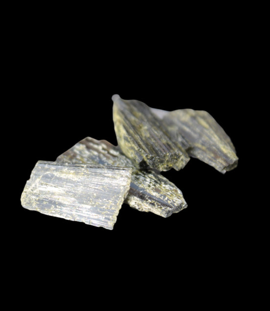 Epidote 4 crystals 24.5ct 5g in sunlight - Rocks and Things Store