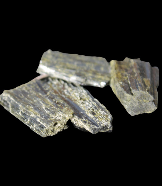 Epidote 4 crystals 24.5ct 5g in sunlight - Rocks and Things Store