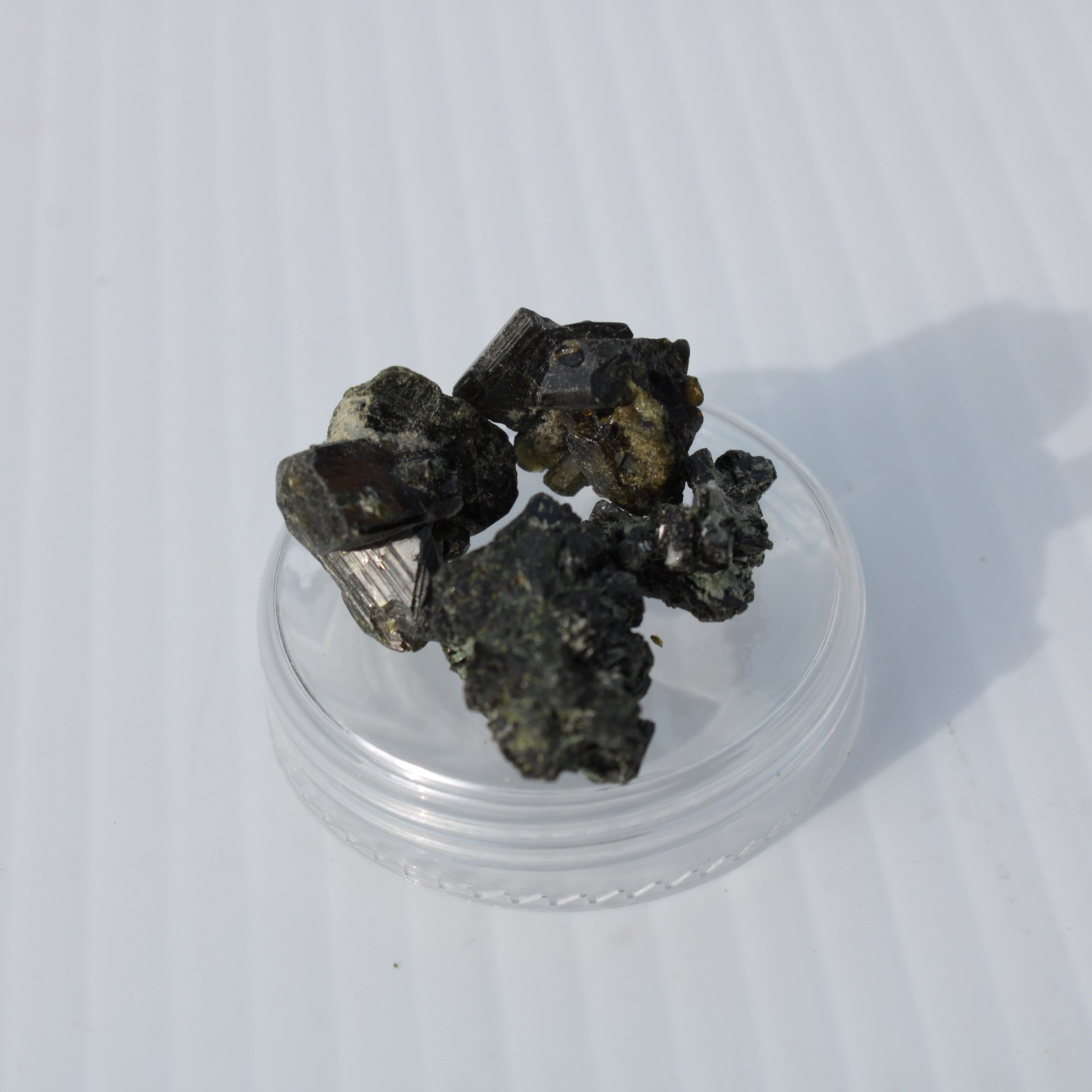 Epidote 4 clusters 50ct 10g Rocks and Things