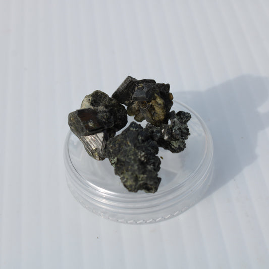 Epidote 4 clusters 50ct 10g Rocks and Things