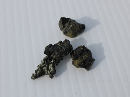 Epidote 4 clusters 50ct 10g Rocks and Things