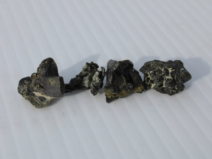 Epidote 4 clusters 50ct 10g Rocks and Things