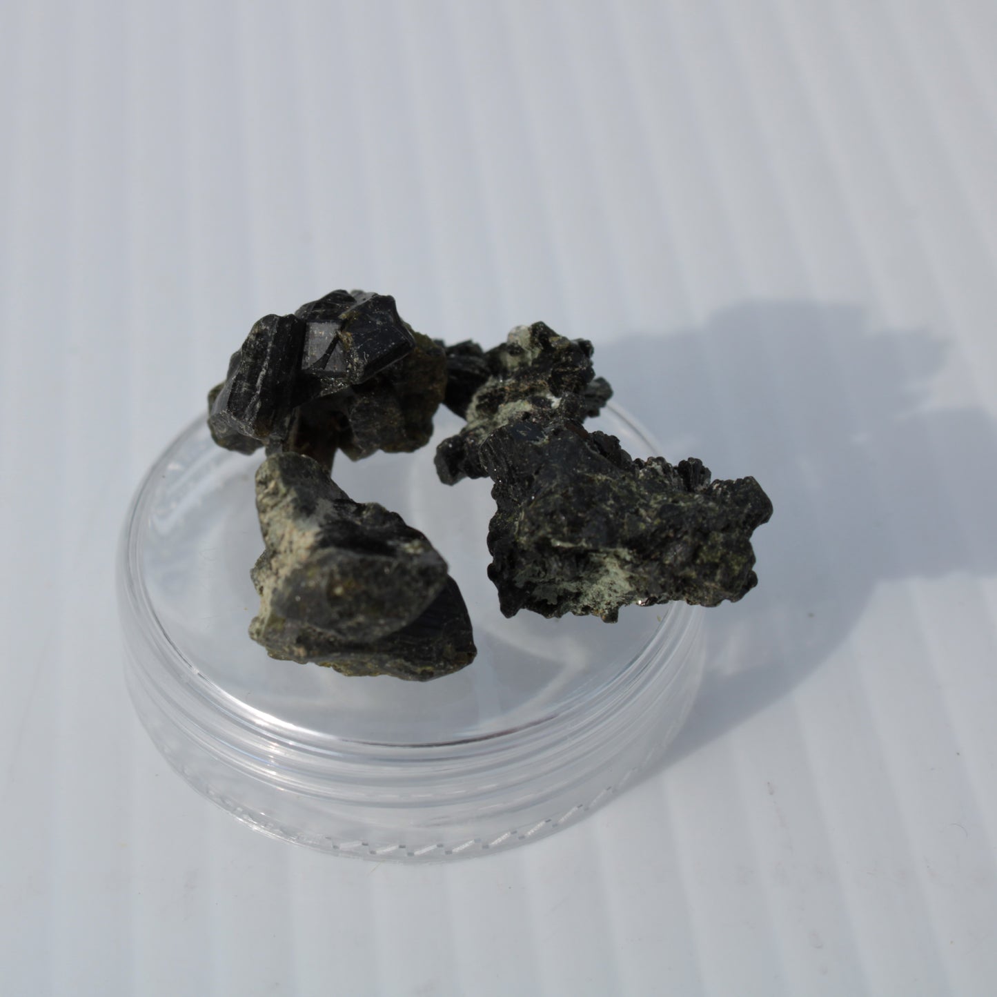 Epidote 4 clusters 50ct 10g Rocks and Things