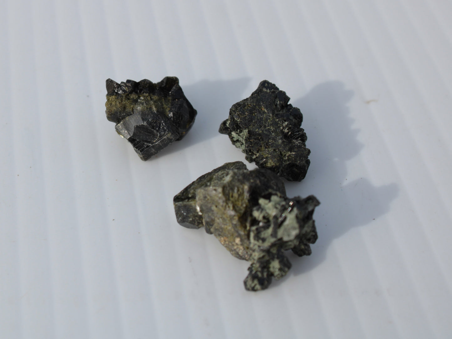 Epidote 4 clusters 50ct 10g Rocks and Things