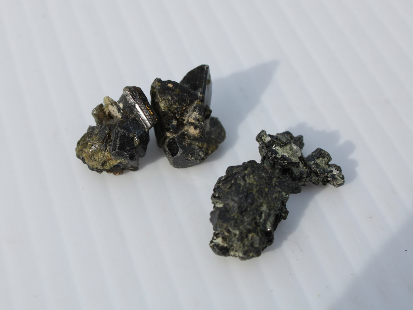 Epidote 4 clusters 50ct 10g Rocks and Things