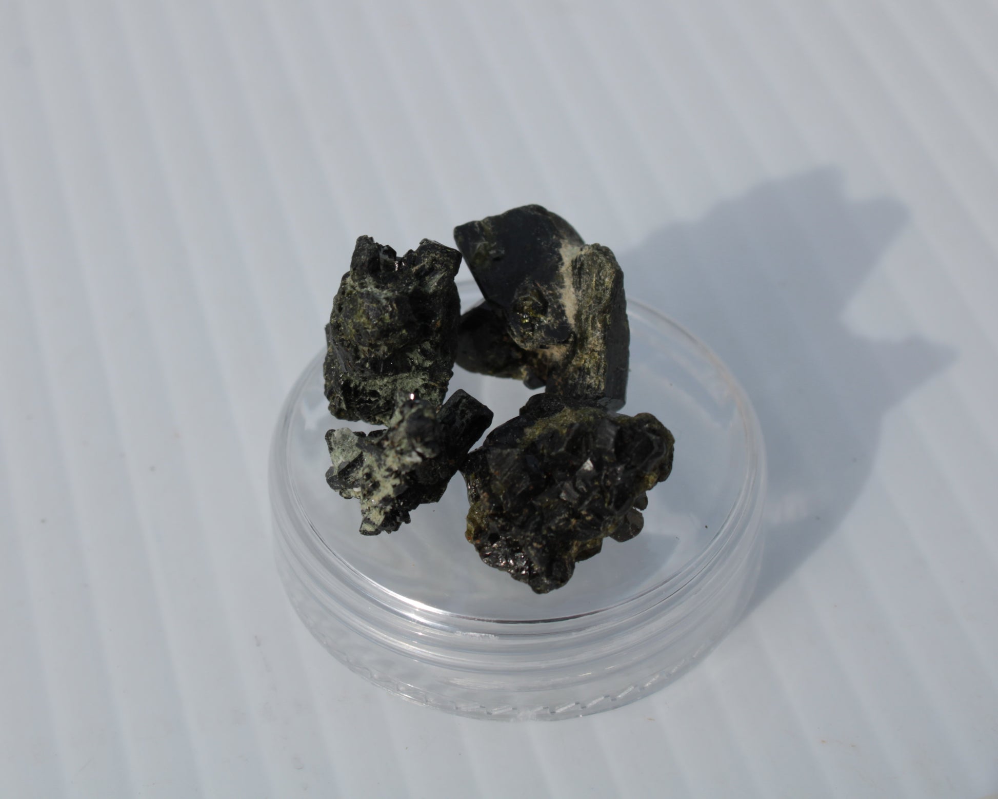 Epidote 4 clusters 50ct 10g Rocks and Things