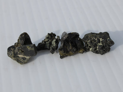 Epidote 4 clusters 50ct 10g Rocks and Things