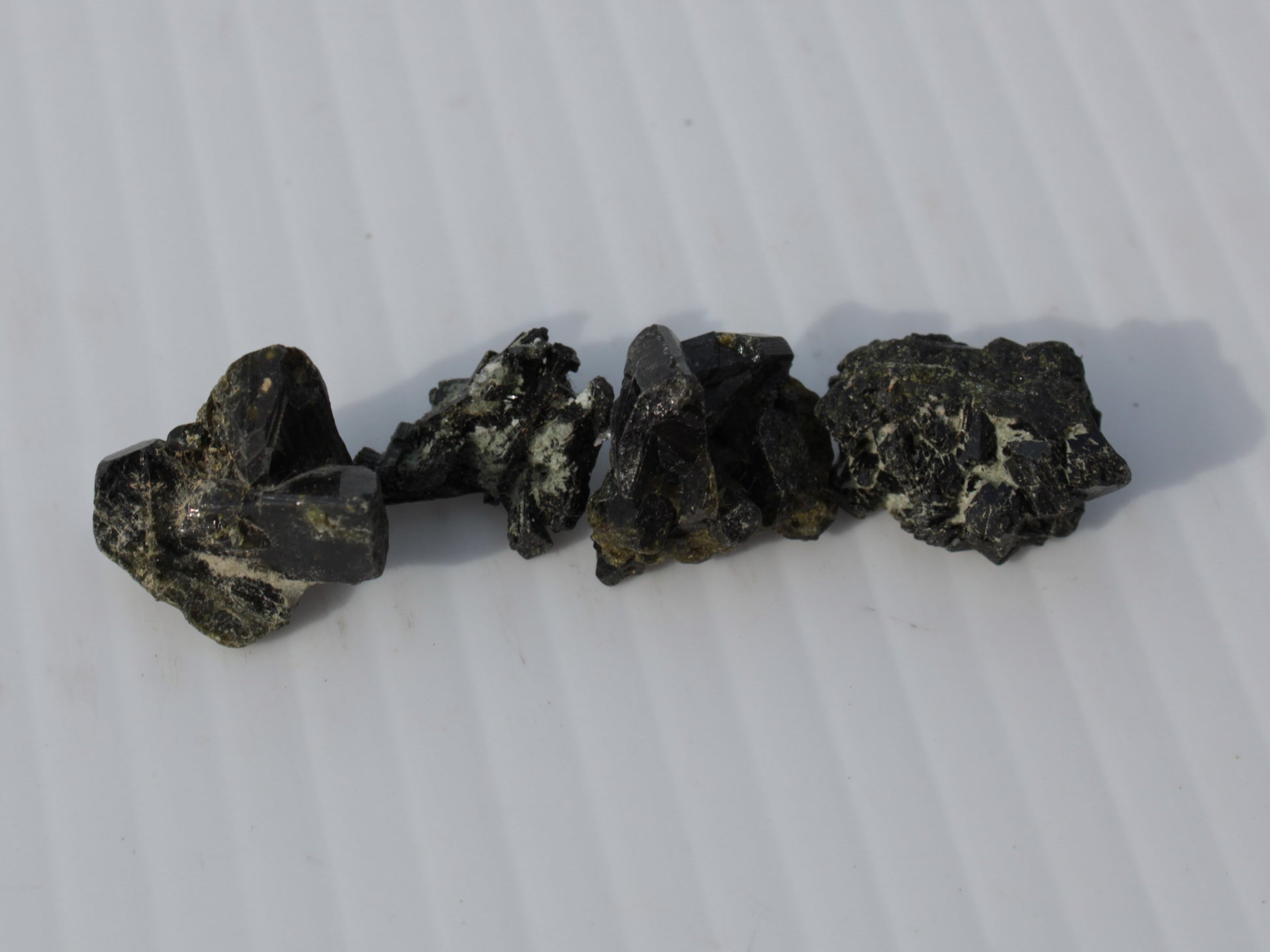 Epidote 4 clusters 50ct 10g Rocks and Things