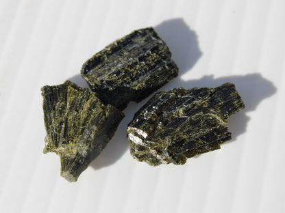 Epidote 3 clusters 113.3ct 22.5g Rocks and Things