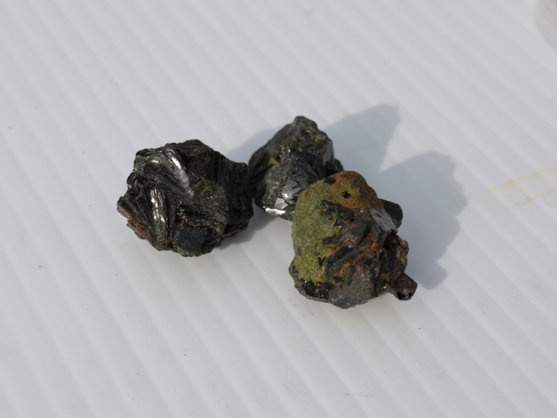 Epidote 3 clusters 113.3ct 22.5g Rocks and Things