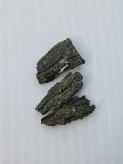 Epidote 3 crystals 36-39ct 7-8g Rocks and Things