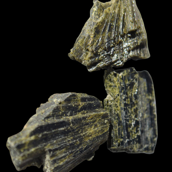 Epidote 3 crystals 36-39ct 7-8g in sunshine - Rocks and Things Store