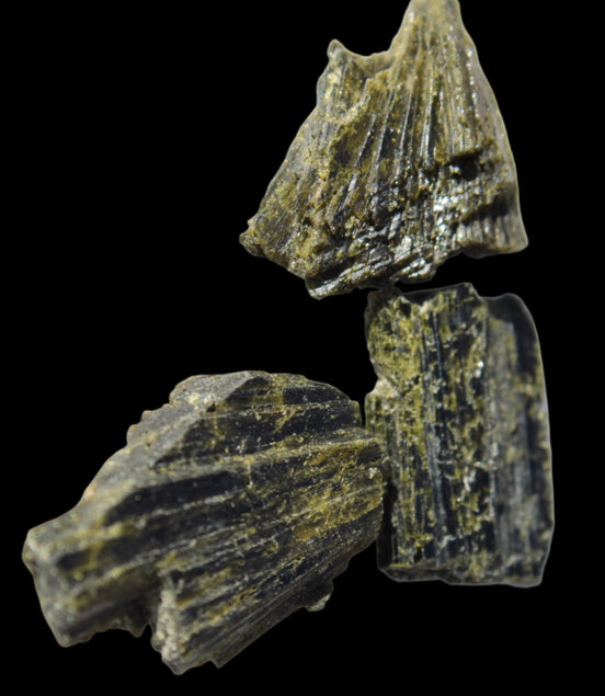 Epidote 3 crystals 36-39ct 7-8g in sunshine - Rocks and Things Store
