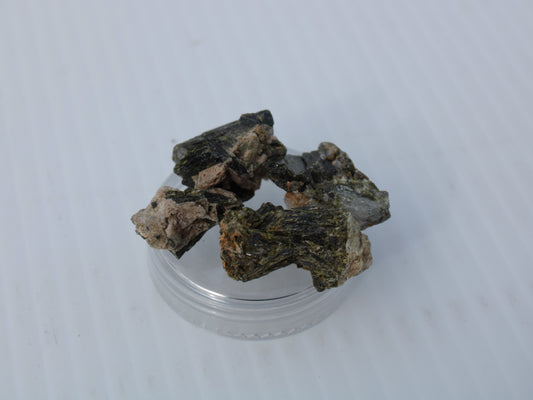 Epidote 4 clusters 75ct 15g Rocks and Things